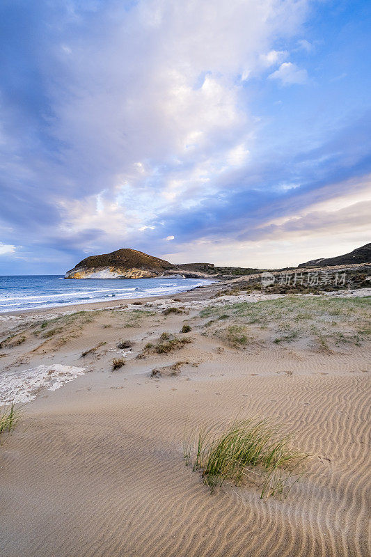 普拉亚德洛斯热那亚，在Cabo de Gata-Níjar自然保护区美丽的海滩之一-西班牙